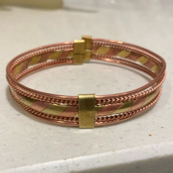 Two Copper one brass and copper cuff & thin one - Picture 8 of 9